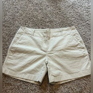 VINEYARD VINES Women khaki shorts, size 10